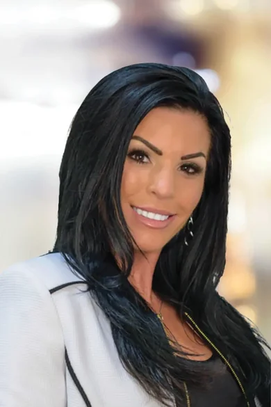 Portrait of Michelle Lynn, REALTOR®.